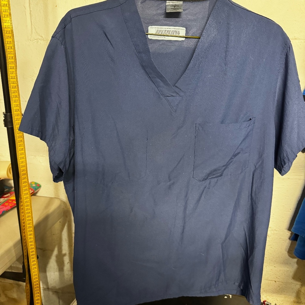 Medline Performa Max navy Scrub Top size Large